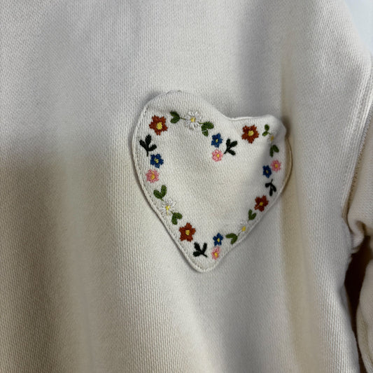 Cream Heart Pocket Sweatshirt (4Y)