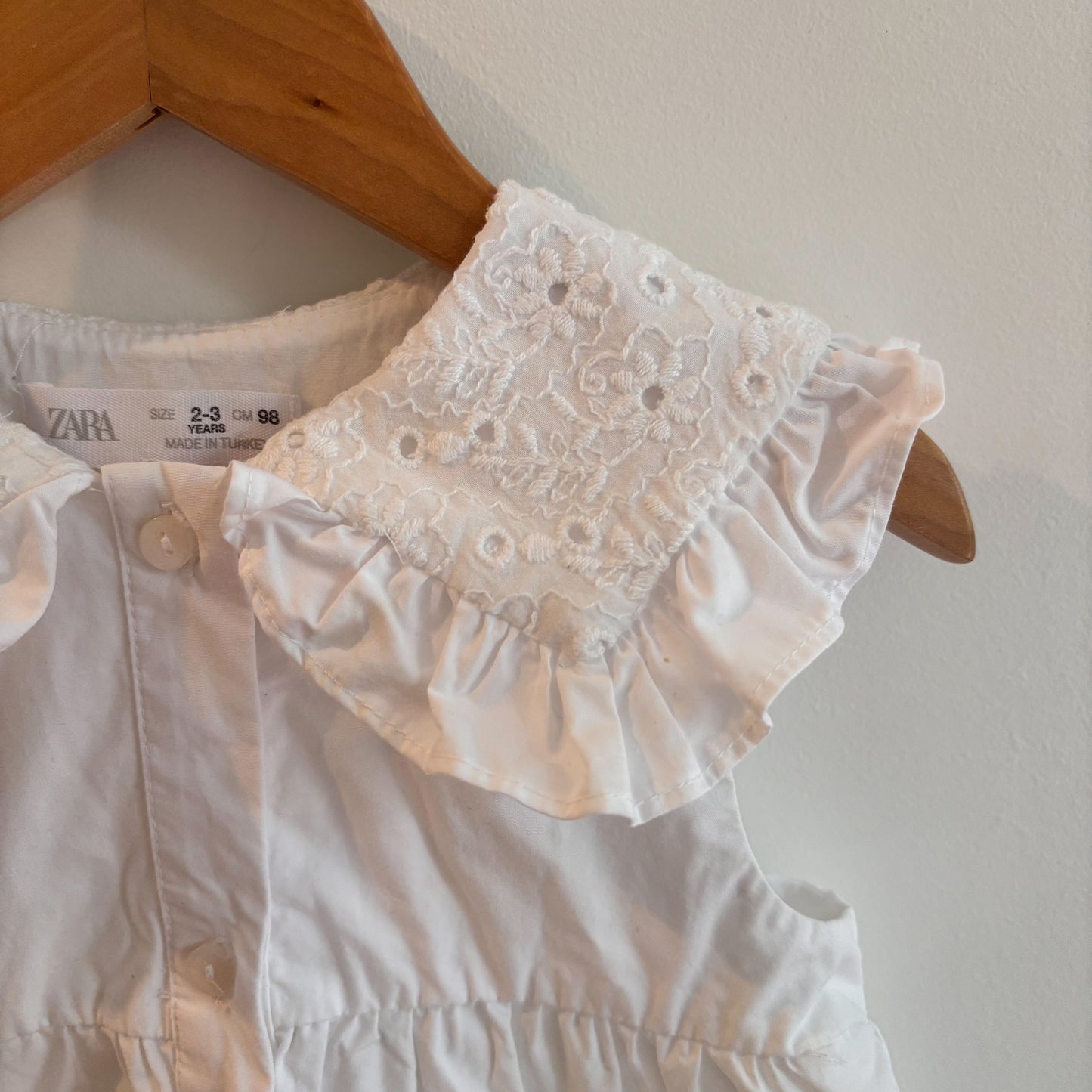 White Sleeveless Dress (3Y)