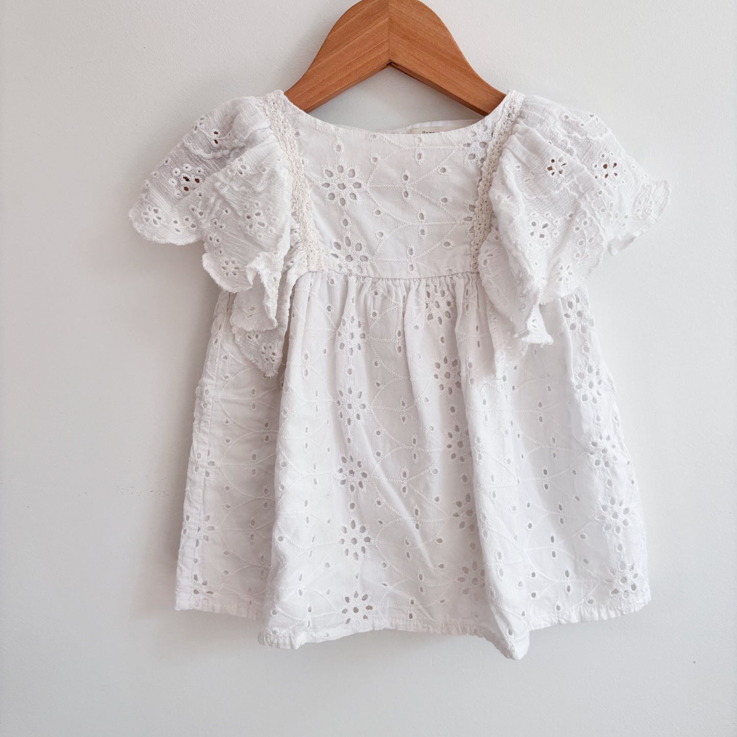 White Eyelet Dress (6-9M)