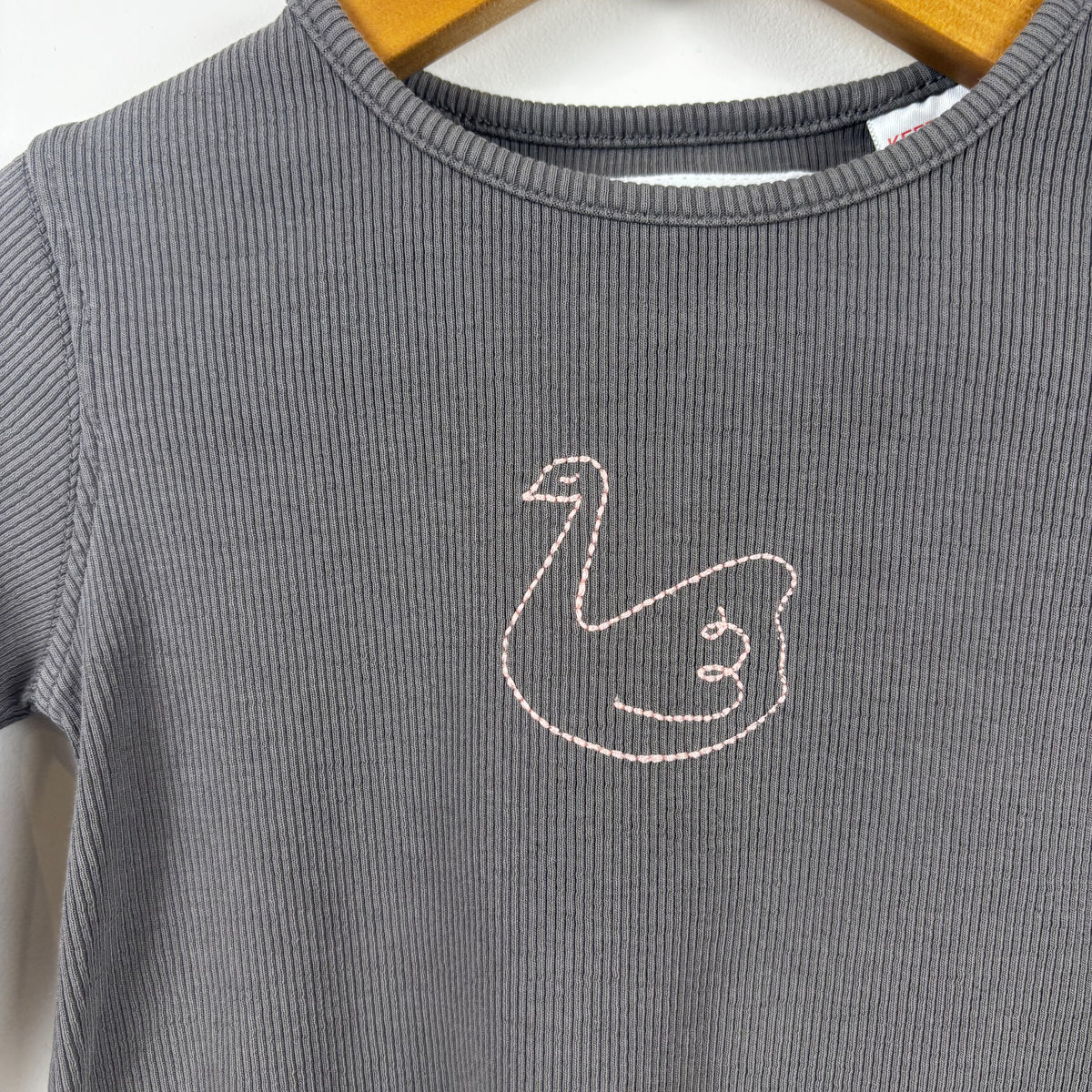 Grey Ribbed Long Sleeve Shirt w/ Embroidered Swan (3Y)