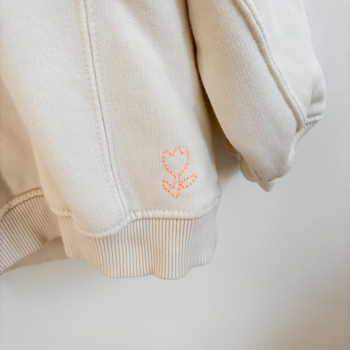 Cream Sweatshirt w/ Embroidered Flower (5Y)