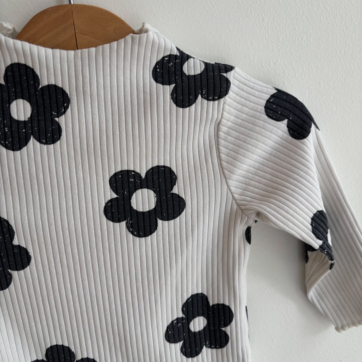 White Ribbed Flower Long Sleeve (6-12M)