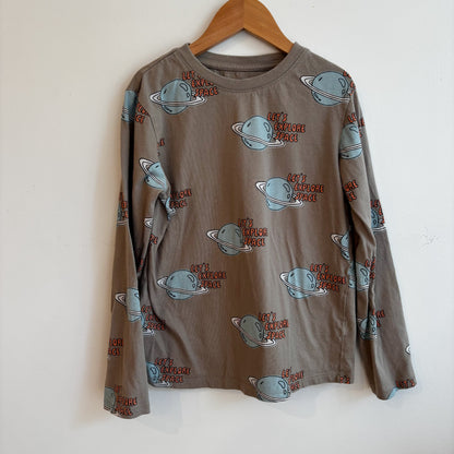 PLAY - Planet Graphic Long Sleeve Shirt (6-8Y)