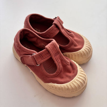 Canvas Mary Janes (23/7C)