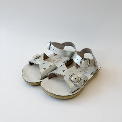 Silver Sweetheart Leather Sandals (8C)