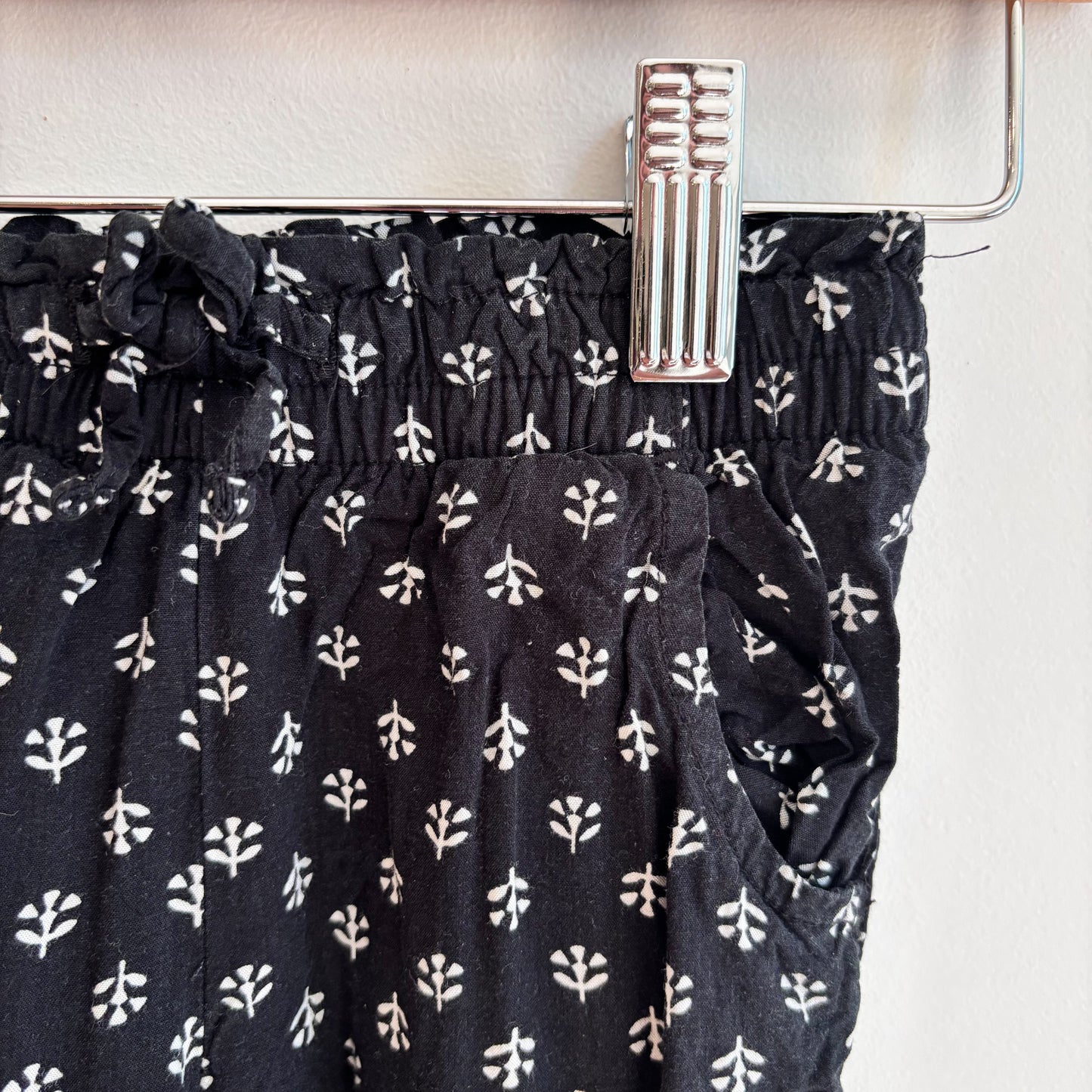Black Flowy Pants (4T)